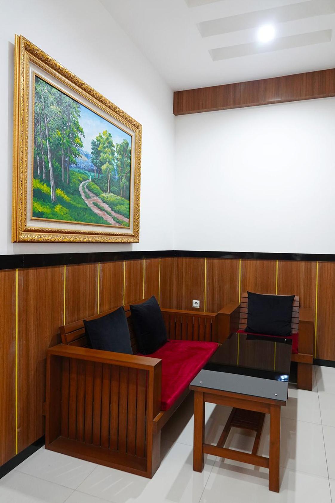 Baratha Hotel & Resto Bondowoso 外观 照片