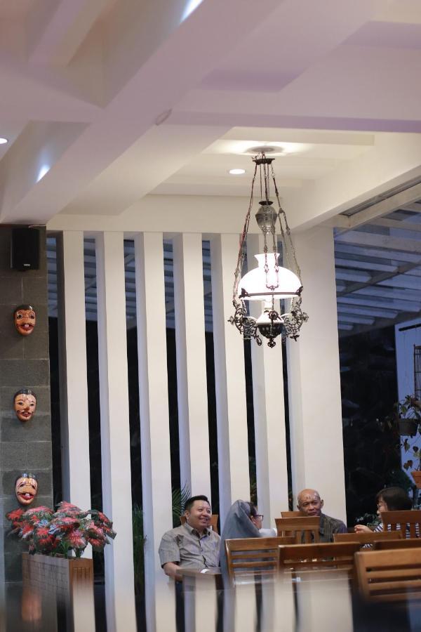 Baratha Hotel & Resto Bondowoso 外观 照片